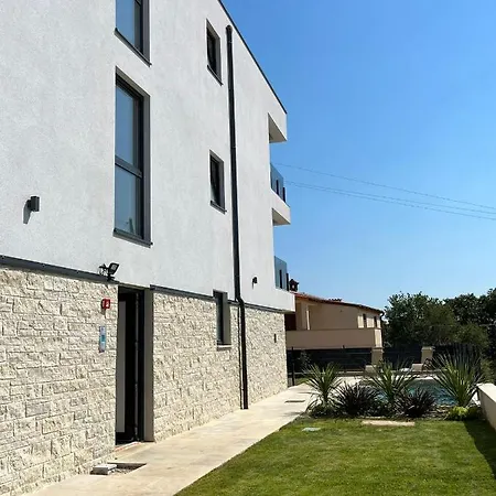 Apartament J&n Hill's With Swimming Pool Medulin