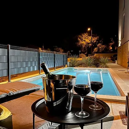 J&n Hill's With Swimming Pool Apartament Medulin