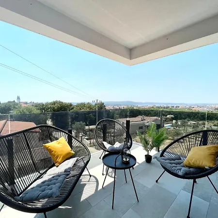 J&n Hill's With Swimming Pool Apartment Medulin