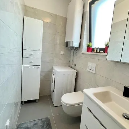 Apartment J&n Hill's With Swimming Pool Medulin