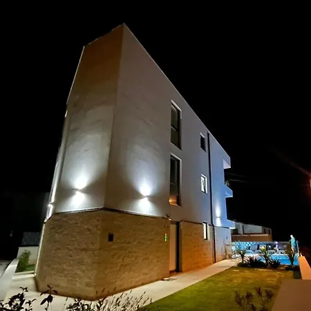 Apartment J&n Hill's With Swimming Pool Medulin